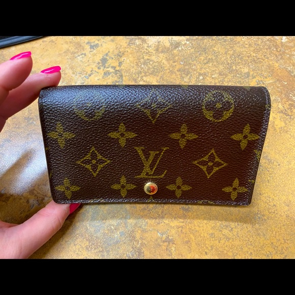 Louis Vuitton Handbags - Louis Vuitton Porte Monnaie Billets Tresor Wallet!
